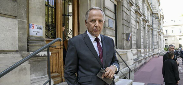 Fabrice Luchini, maire de Lyon à l’écran, tacle Gérard Collomb.